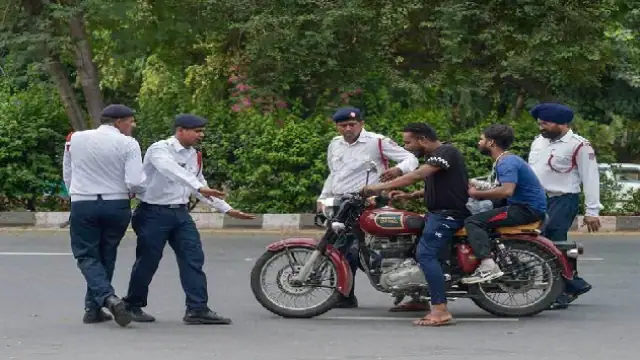 2000 rs traffic challan with helmet 1