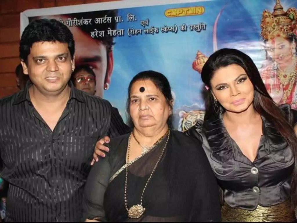 rakhi with her mother