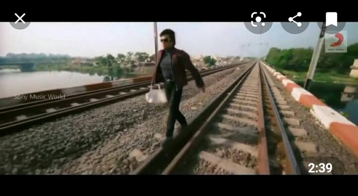 Rajnikanth Action on Railway Track