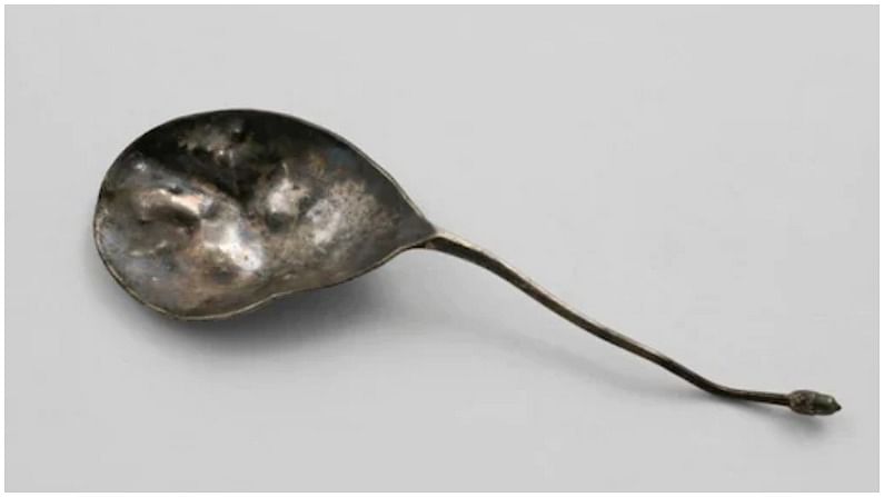 Broken Spoon sold in 2 lakh