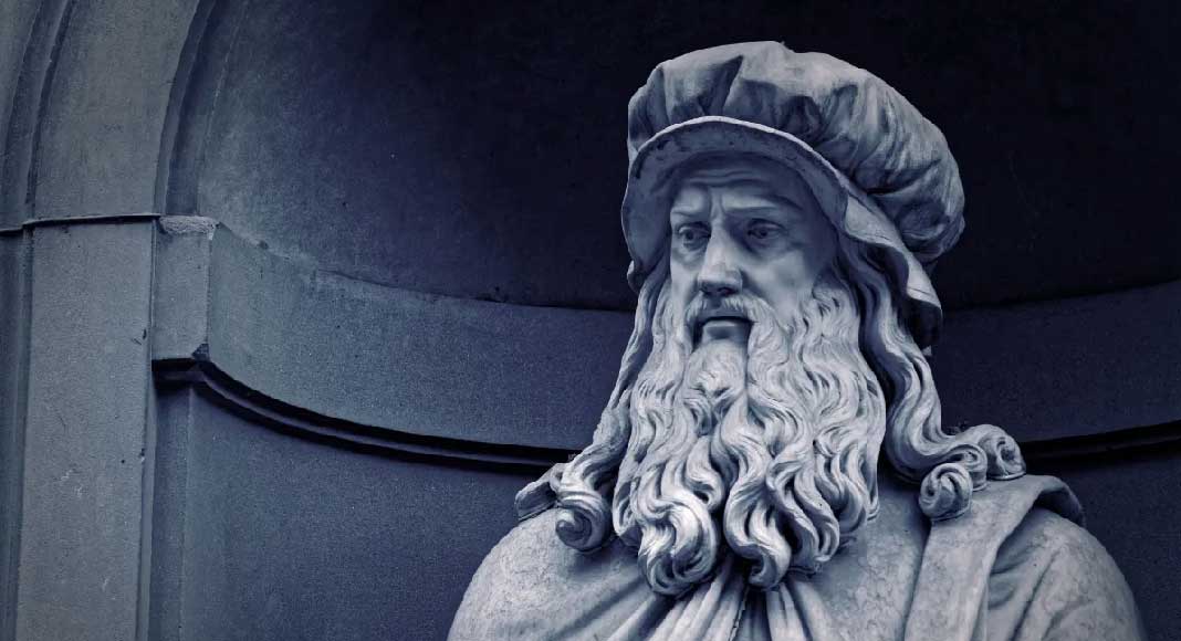 Leonardo Da Vinci Statue