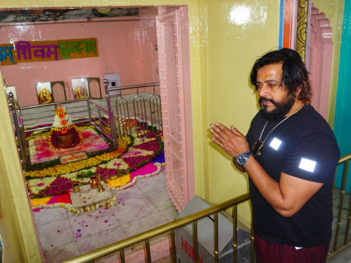Ravi Kishan shiv temple