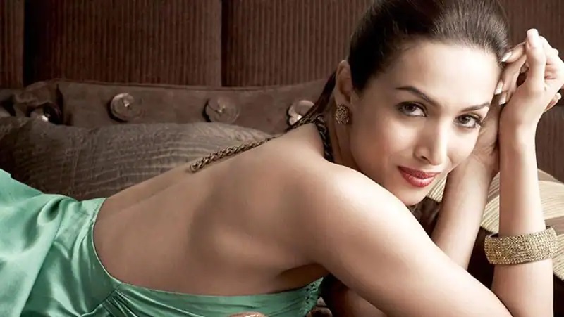 malaika arora on bed