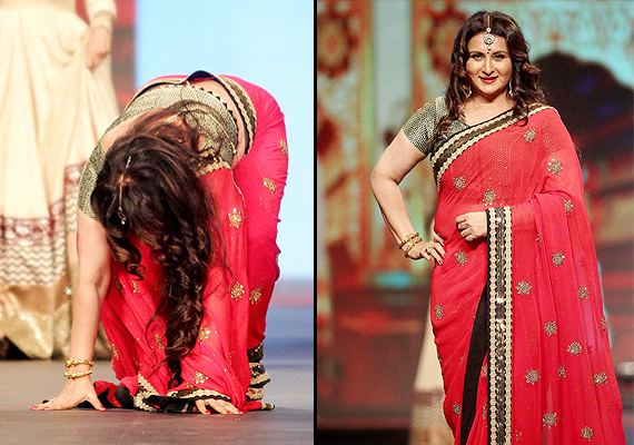 poonam dhillon slipped over stage