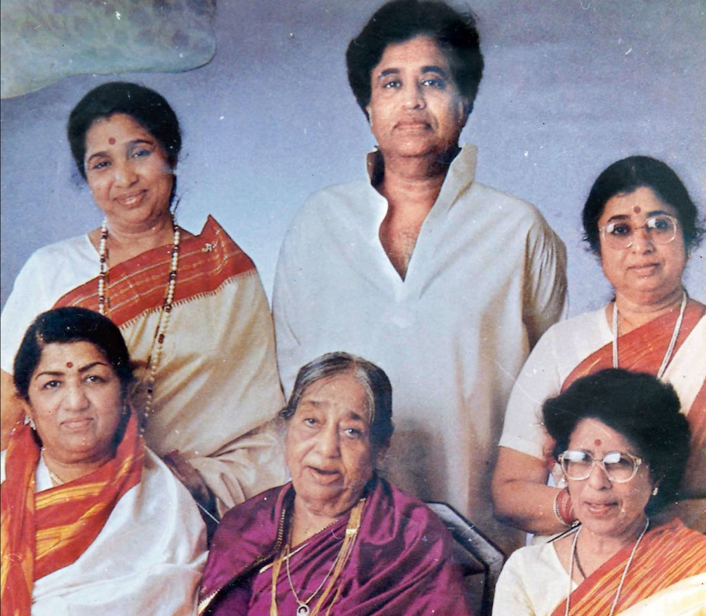 Lata Mangeshkar Family Photo
