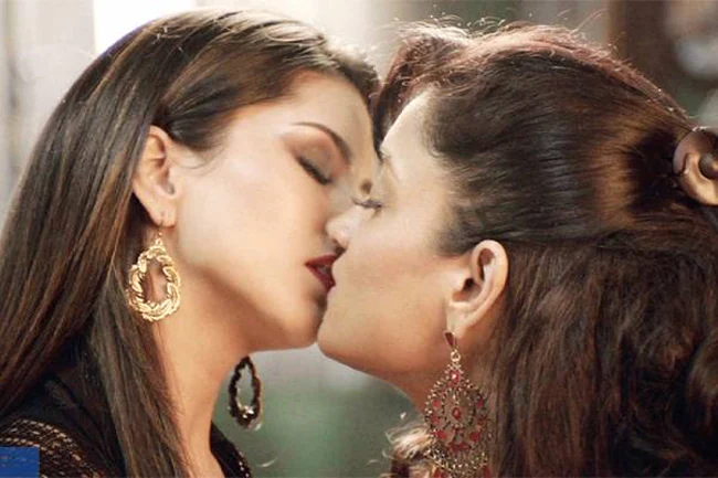 Ragini mms 2 lesbian kissing