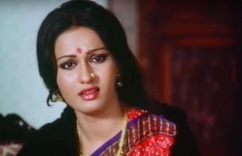 Reena Roy Receive Letter from Blood 4