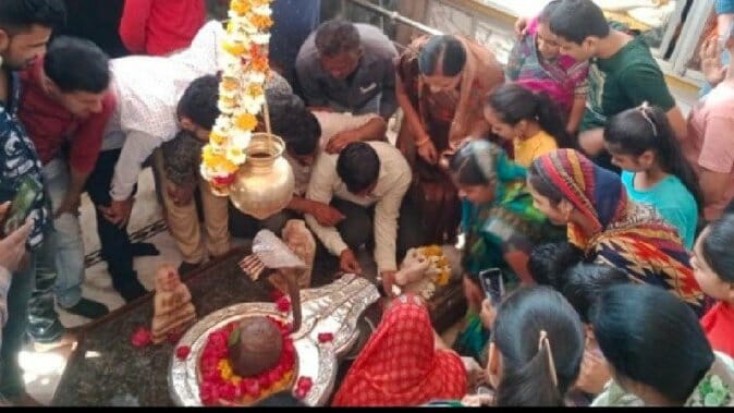 nandi drinking milk in shiva temples madhya pradesh 1