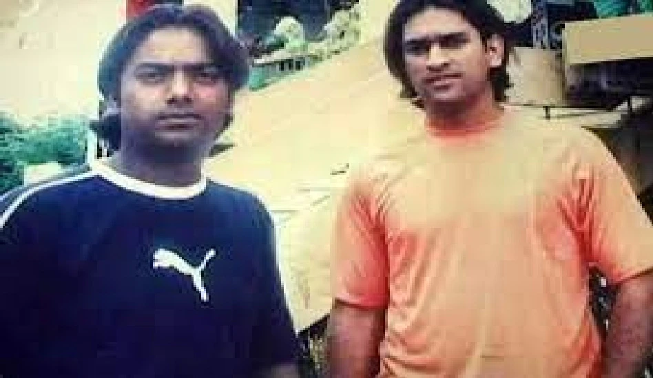 ms dhoni friend who train for helicopter shot