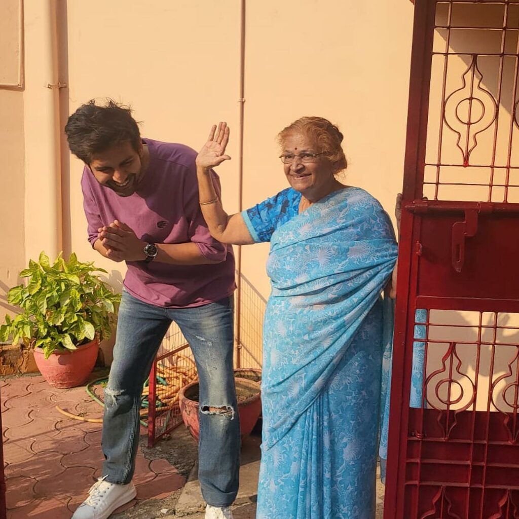 Kartik Aryan With Maternal grandmother 1