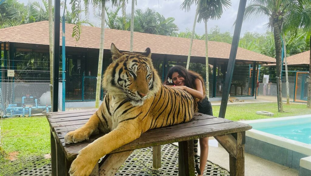 Priya Prakash Varier with lion 1