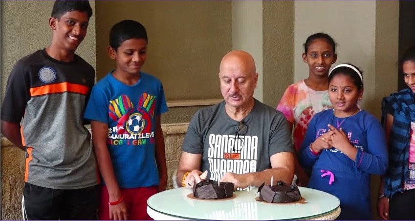 Anupam Kher Celebrate birthday with kids