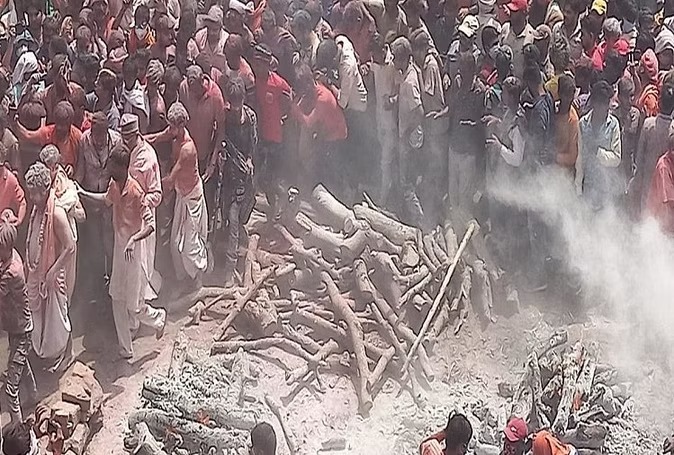 Varanasi masaan holi